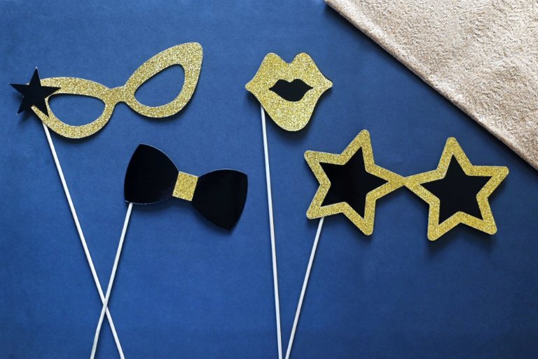 New Year Photo Props: Fun & Festive Accessories for Your Celebration