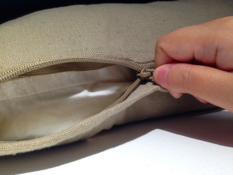 Easy Covered-Zipper Technique for Pillows